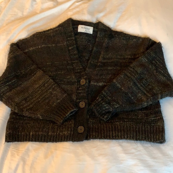 Aritzia Sweaters - Aritzia Babaton V Neck Cardigan size Extra Small